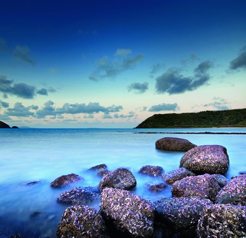 keswick-island-ocean-rocks